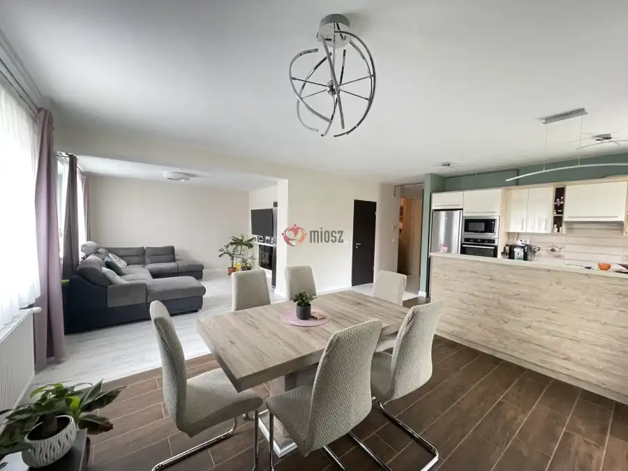 eladó újszerű téglalakás, Eger